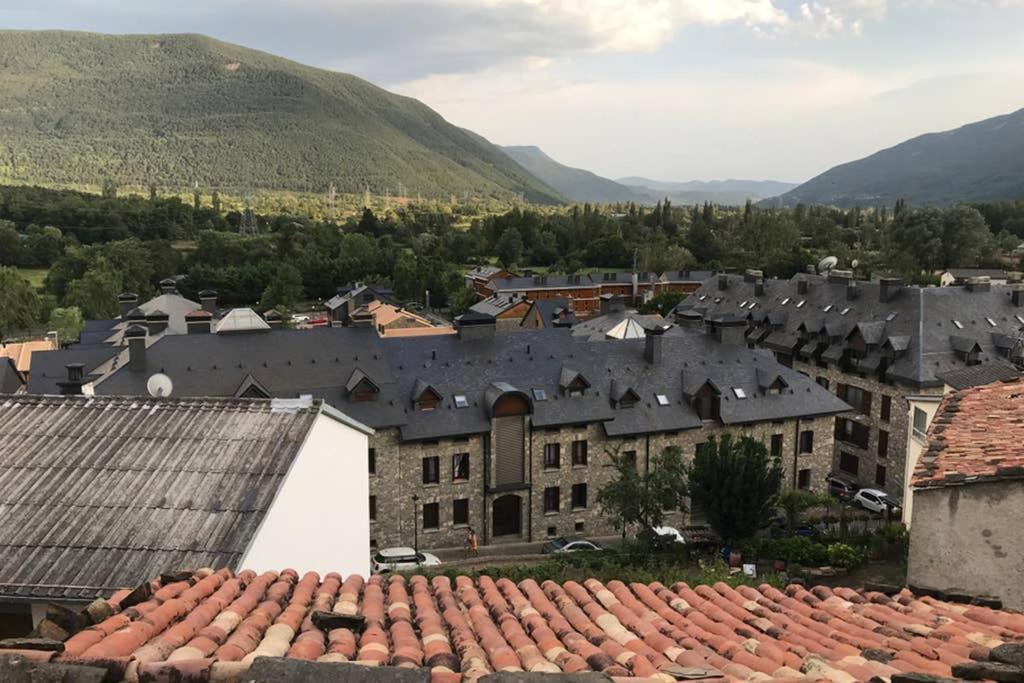 El Capricho De Bego Apartment Биескас Екстериор снимка