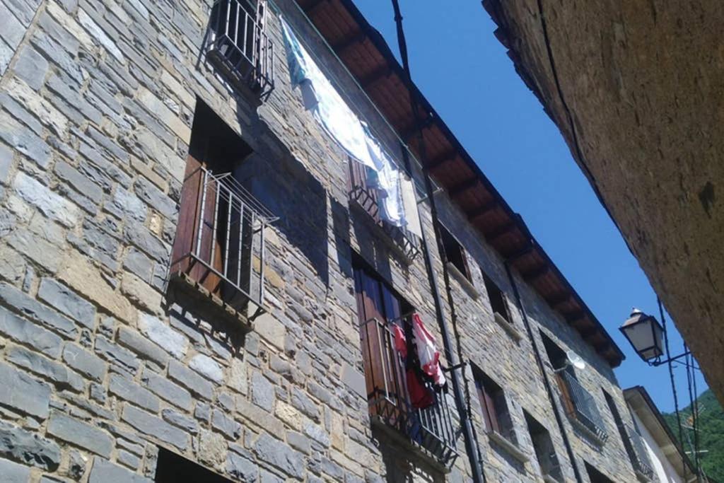 El Capricho De Bego Apartment Биескас Екстериор снимка
