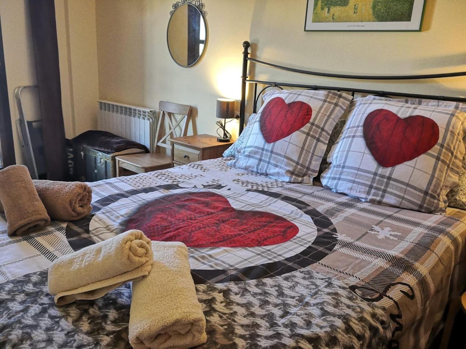 El Capricho De Bego Apartment Биескас Екстериор снимка